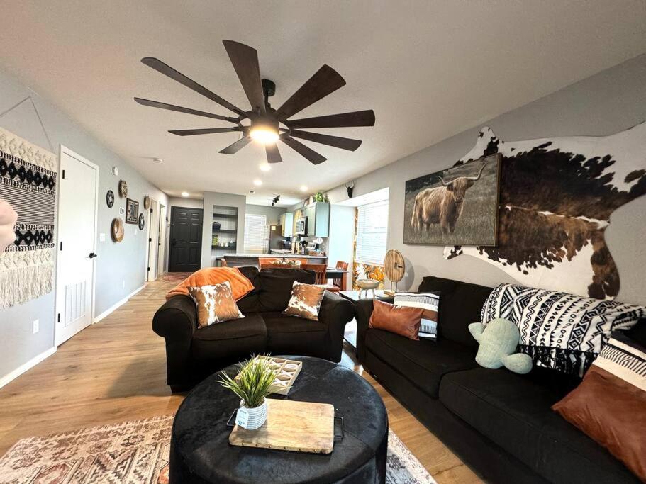 Modern Comfort: Updated Cozy Condo In Indian Point Бренсън Екстериор снимка
